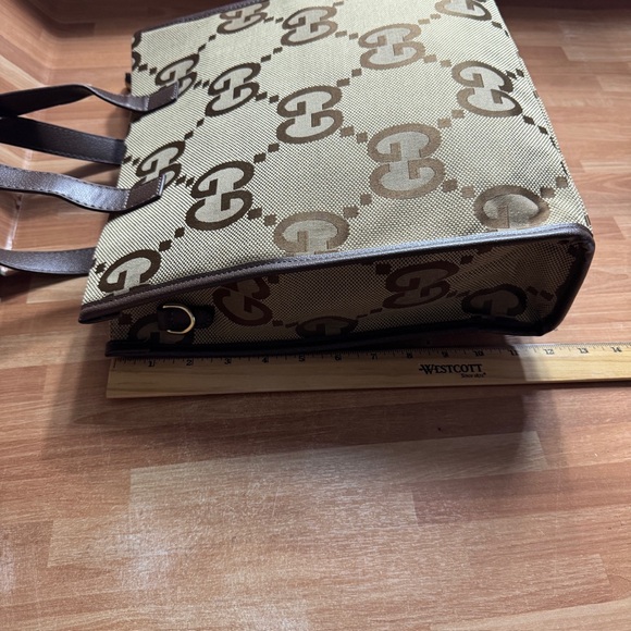 Brown and tan tote bag with optional red and green strap - Picture 8 of 15